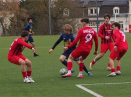 Turbines U19 (blau) unterliegt dem 1.FC lok Stendal