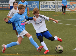 Unserer U13 (weiß) gelingt ein deutlicher Sieg in Eisleben  (Foto: C.Mangold)