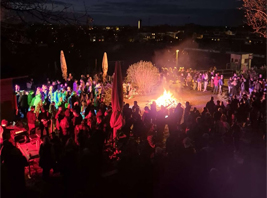 Erneut kamen über 400 Gäste zum Osterfeuer 2026 auf den Felsen