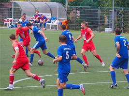 Turbine IV (blau) gewinnt knapp gegen Turbine III und steht im Halbfinale des Reservepokals